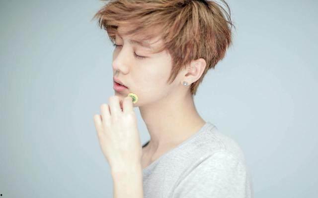 娱乐吃瓜猫鹿晗,娱乐吃瓜猫的时尚之旅